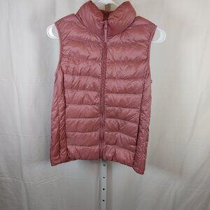 Uniqlo Size S Ultra Light Down Vest Pink Women Lightweight Quilted EUC Uniqlo Ul